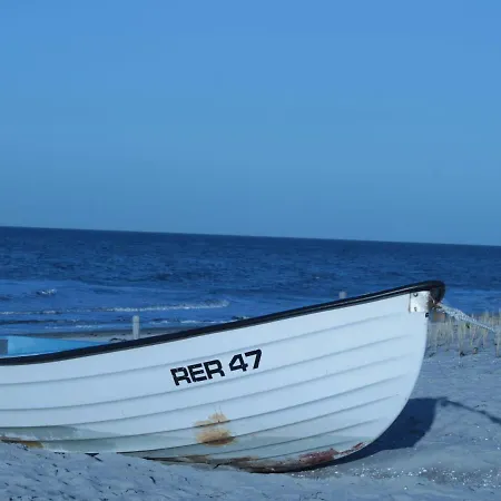 Scenic In Near The Beach *